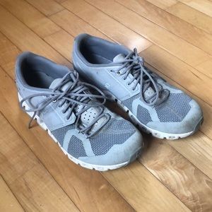 On Running Cloud Women’s Sneaker Sz 8 gray